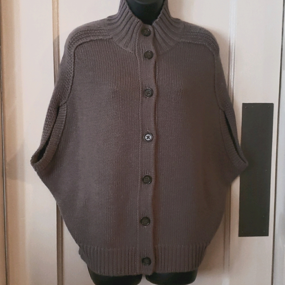 Banana Republic peek a boo open sleeve